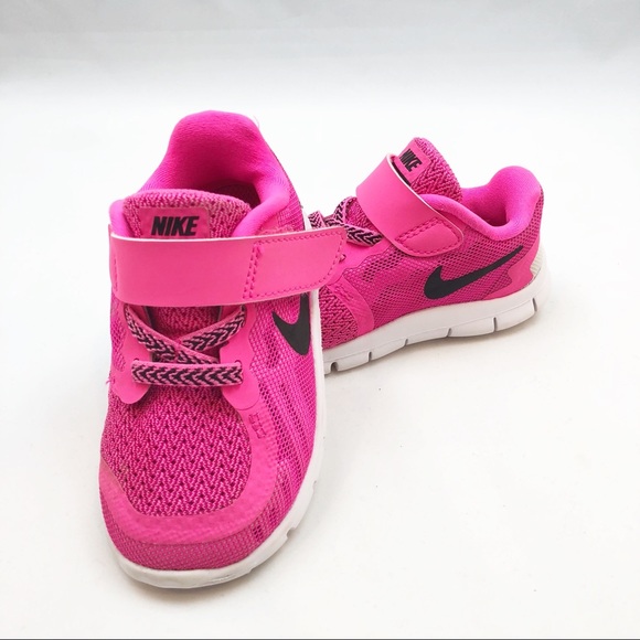black and pink nike toddler shoes
